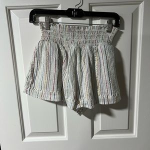 Cute shimmer thread shorts!